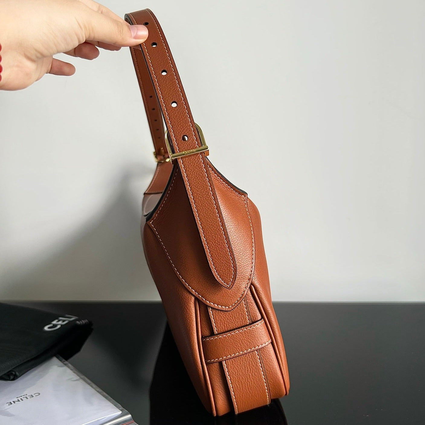 UNDERARM BAG 34 SOFT TAN بني جلد عجل