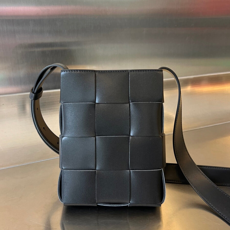 Designer handbag black – front view