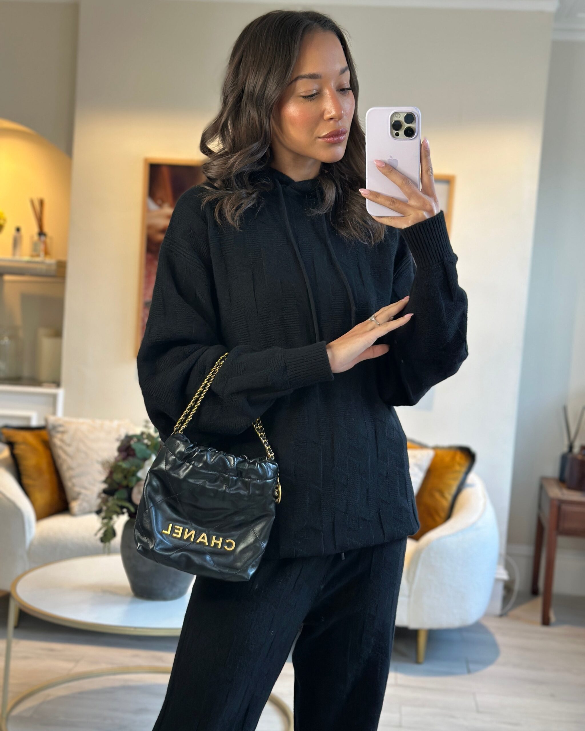 *RARE* Chanel ميني 22 Bag in أسود Shiny جلد عجل with إكسسوارات ذهبية
