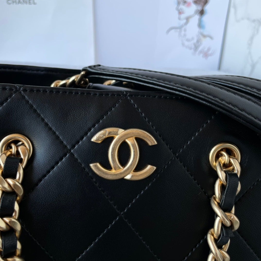 صغير TOTE 31CM أسود LAMBSKIN إكسسوارات ذهبية