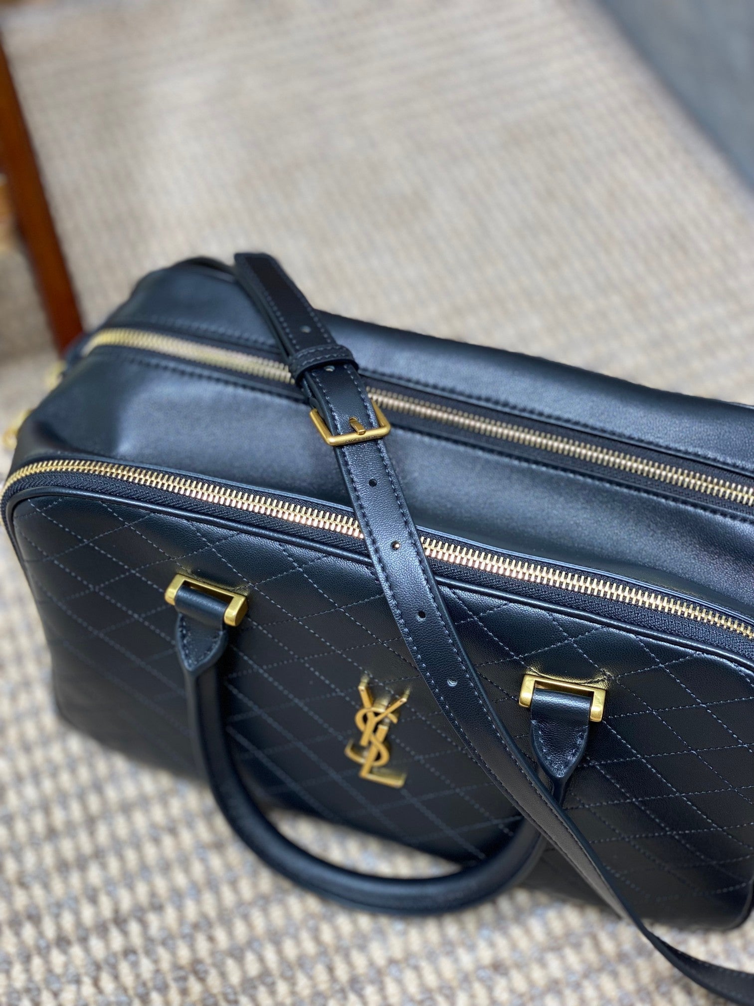 صغير Travel BAG 31 IN أسود Quilted Lambskin إكسسوارات ذهبية