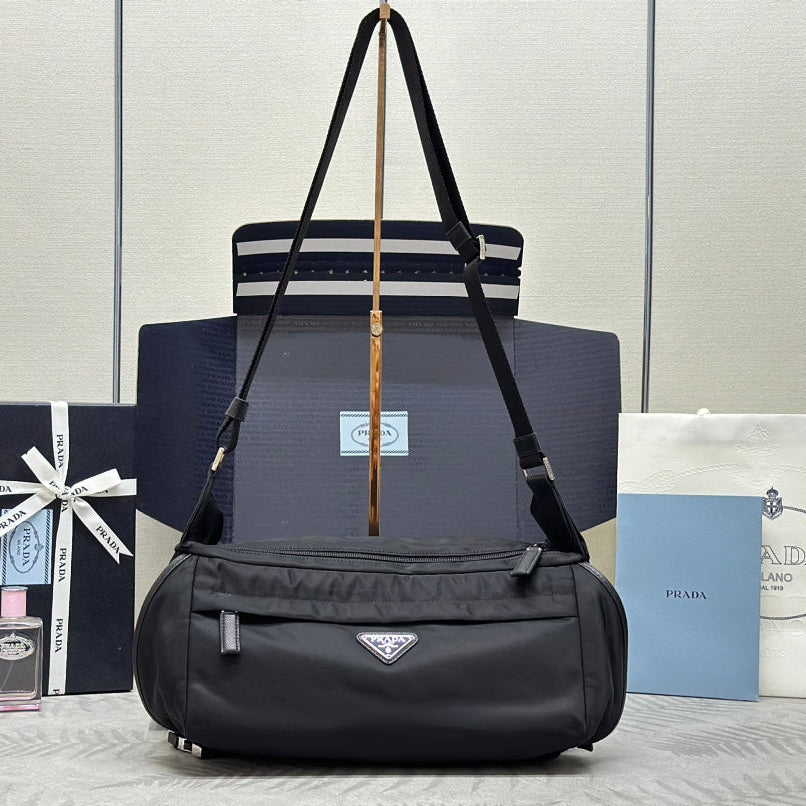 Designer Shoulder Bag black – front view