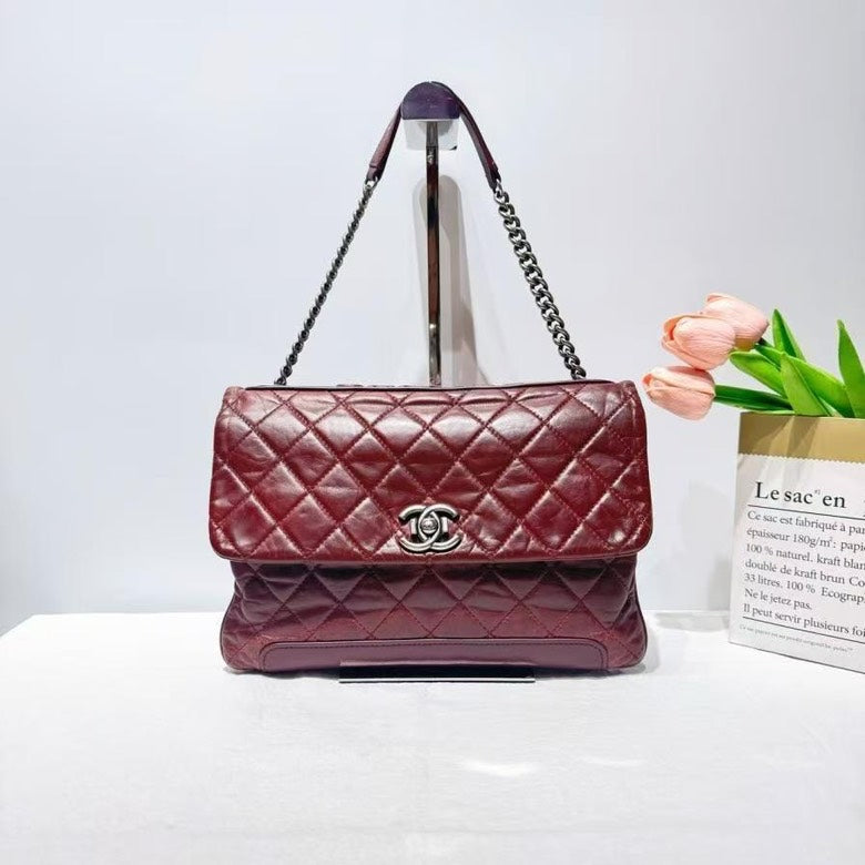 Chanel Shoulder Bag burgundy – front view
