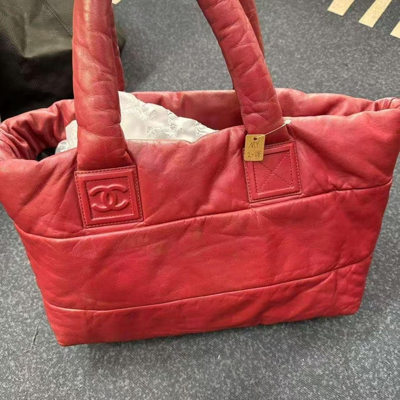 Chanel Tote red bag – front view